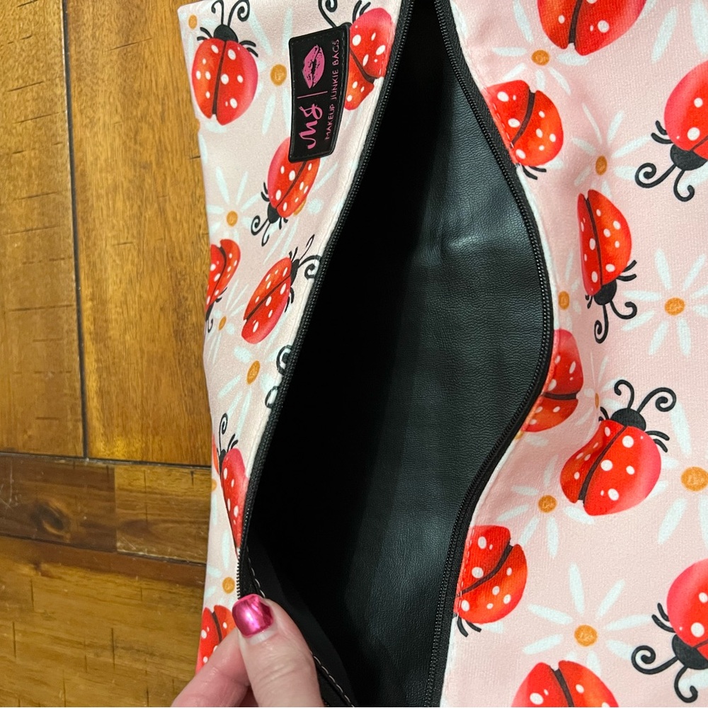 Makeup Junkie "Love Bug" Lady Bugs Large Bag Brand New with Tags - Picture 5 of 6